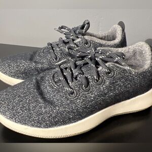 Allbirds Women's Wool Runner Mizzles Size 6 Gray merino wool sneakers